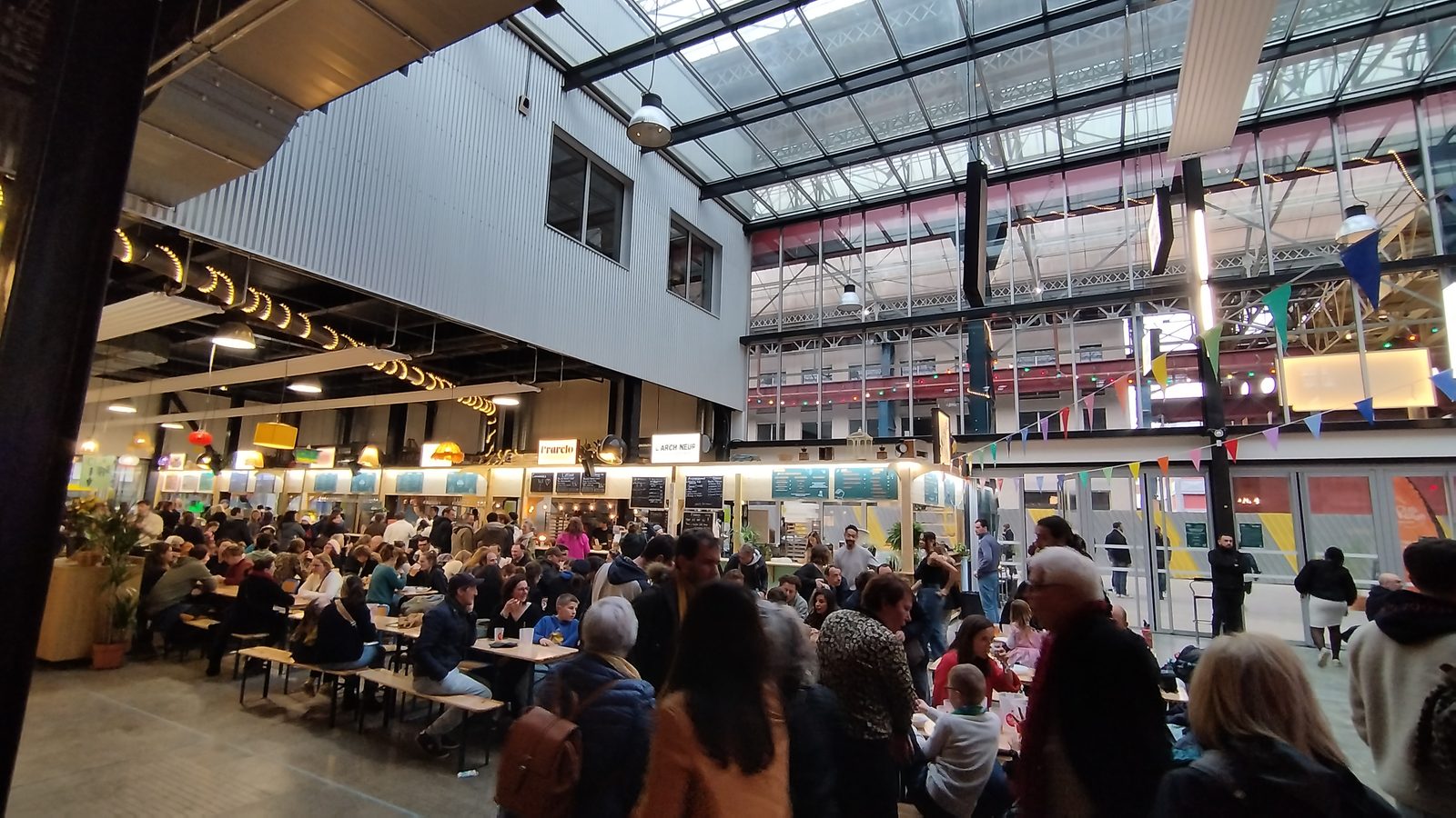 Cours de rock moderne à Chaud Bouillon à Lille — Amoureux des 4 Temps